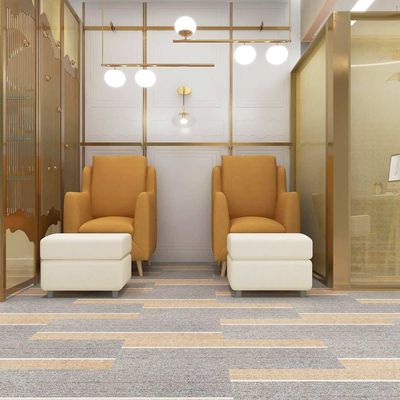 모든 공간에 맞게 조정 가능한 탄력적인 바닥 카펫